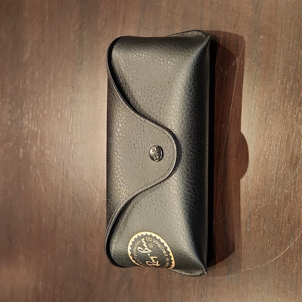 Ray-Ban Glasses case w/ cloth wipe NWT